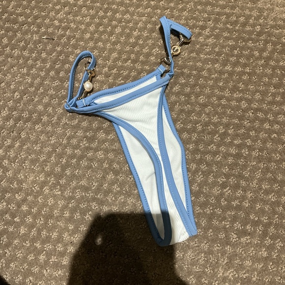 Free with any purchase - Picture 2 of 2